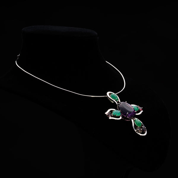 Collana con ciondolo a croce
