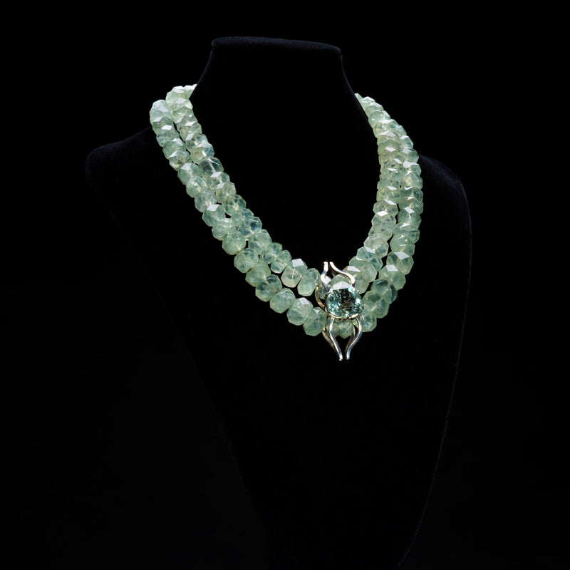 Collana in prinite con prasiolite centrale