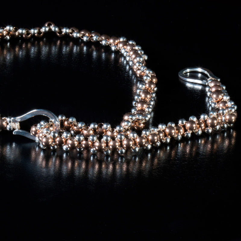 Collana intrecciata con sfere in bronzo